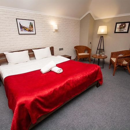 Три Сімки Hotel Vyshhorod Buitenkant foto