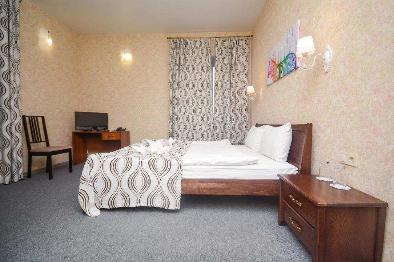 Три Сімки Hotel Vyshhorod Buitenkant foto