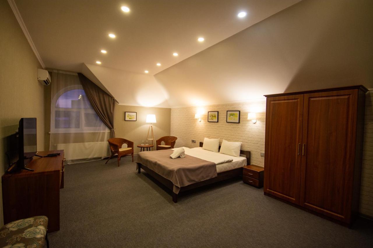 Три Сімки Hotel Vyshhorod Buitenkant foto