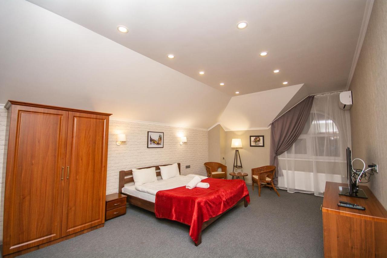 Три Сімки Hotel Vyshhorod Buitenkant foto