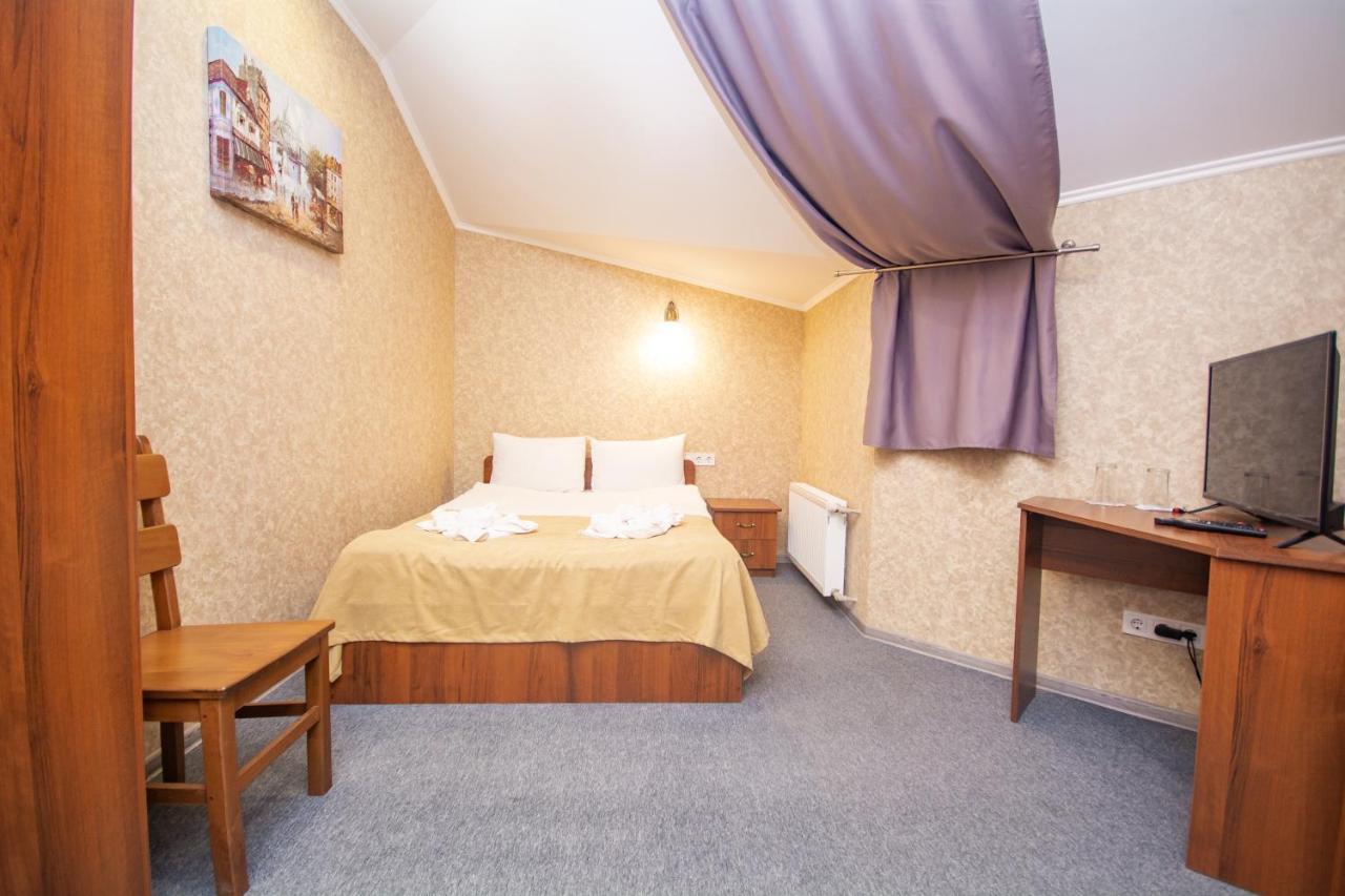 Три Сімки Hotel Vyshhorod Buitenkant foto