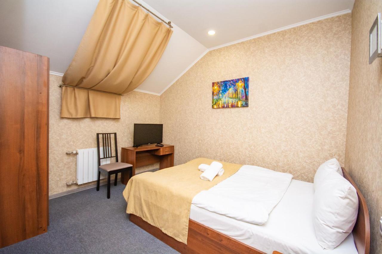 Три Сімки Hotel Vyshhorod Buitenkant foto