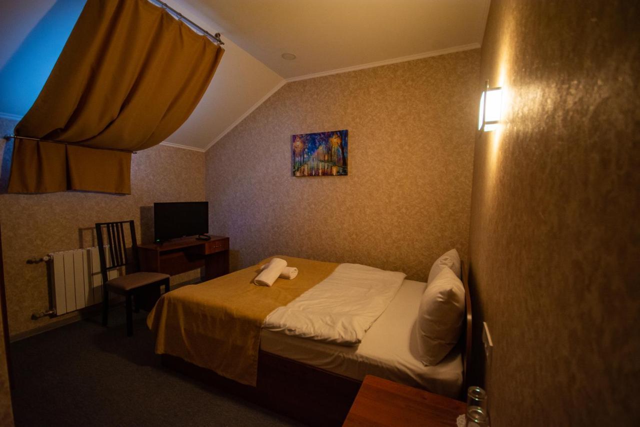 Три Сімки Hotel Vyshhorod Buitenkant foto