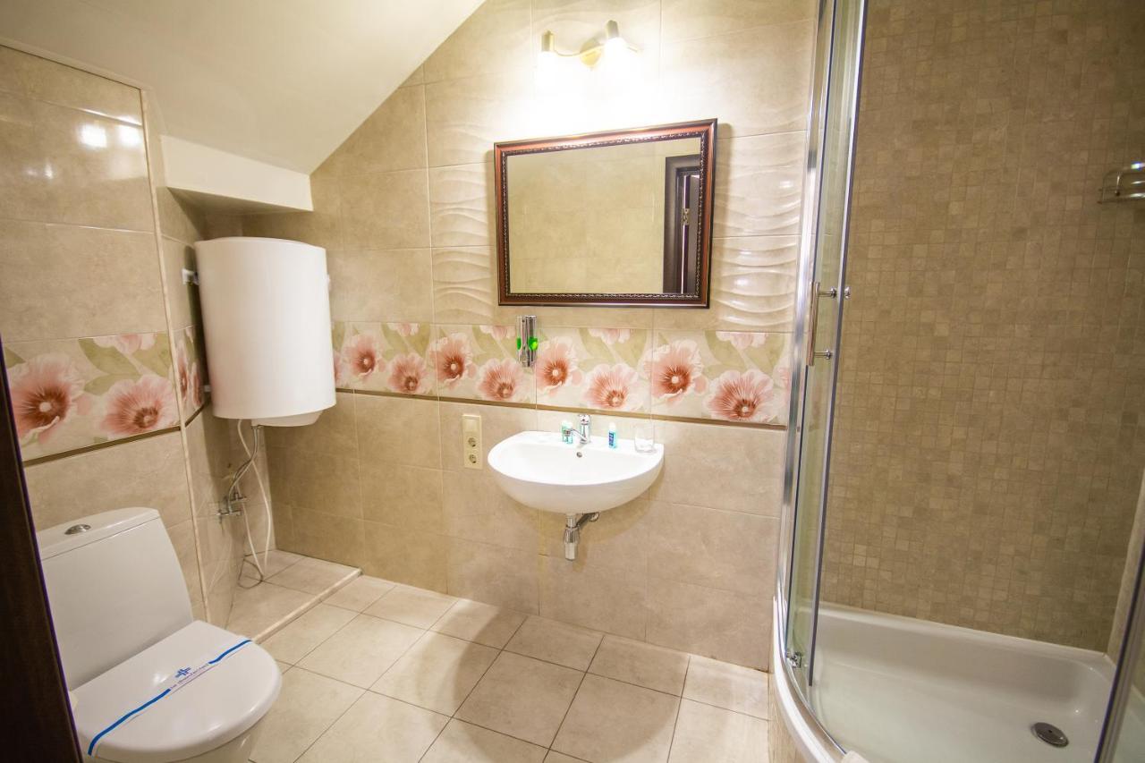 Три Сімки Hotel Vyshhorod Buitenkant foto