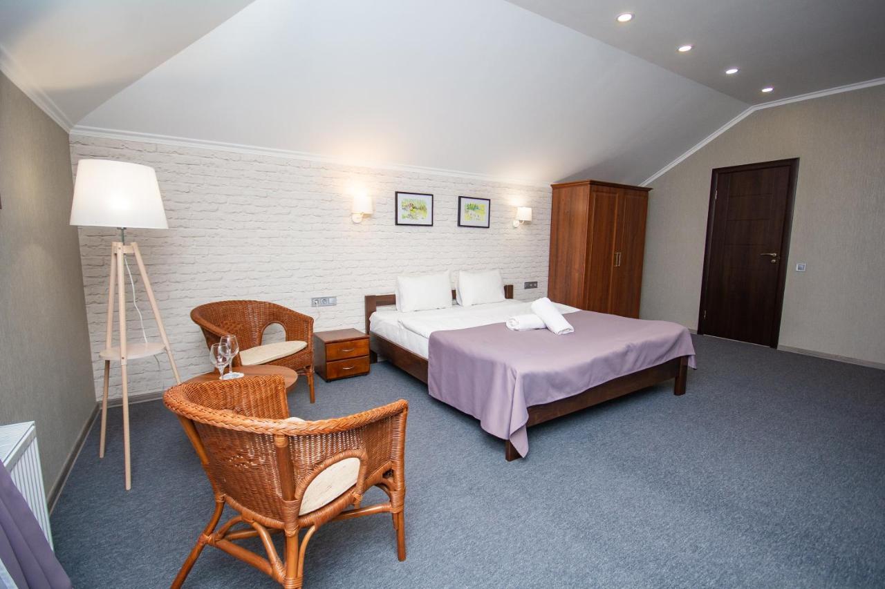 Три Сімки Hotel Vyshhorod Buitenkant foto