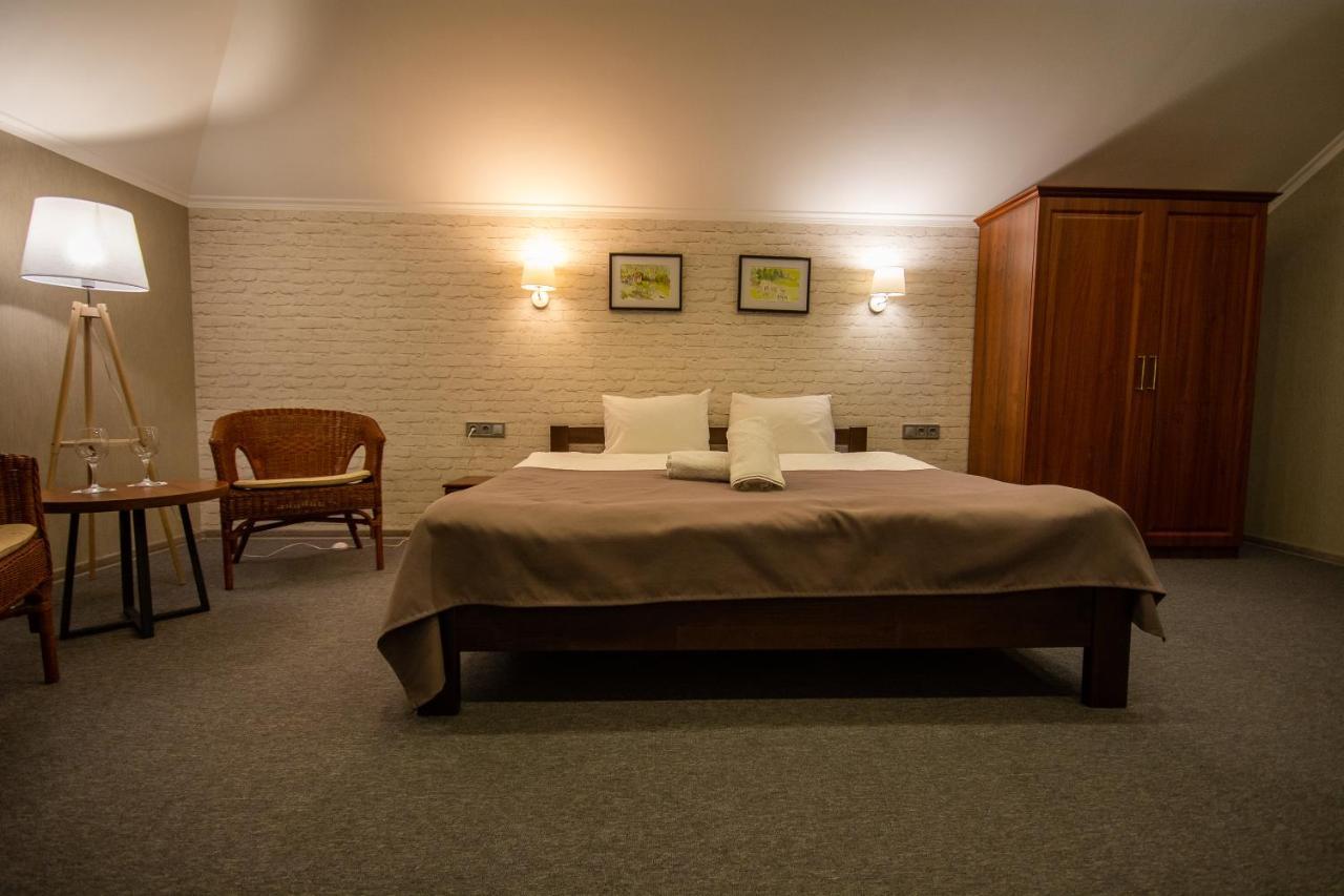 Три Сімки Hotel Vyshhorod Buitenkant foto