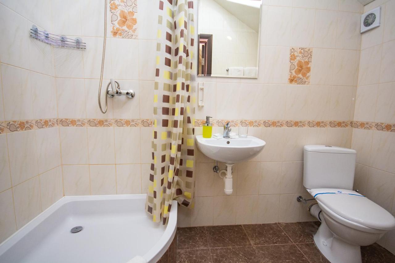 Три Сімки Hotel Vyshhorod Buitenkant foto