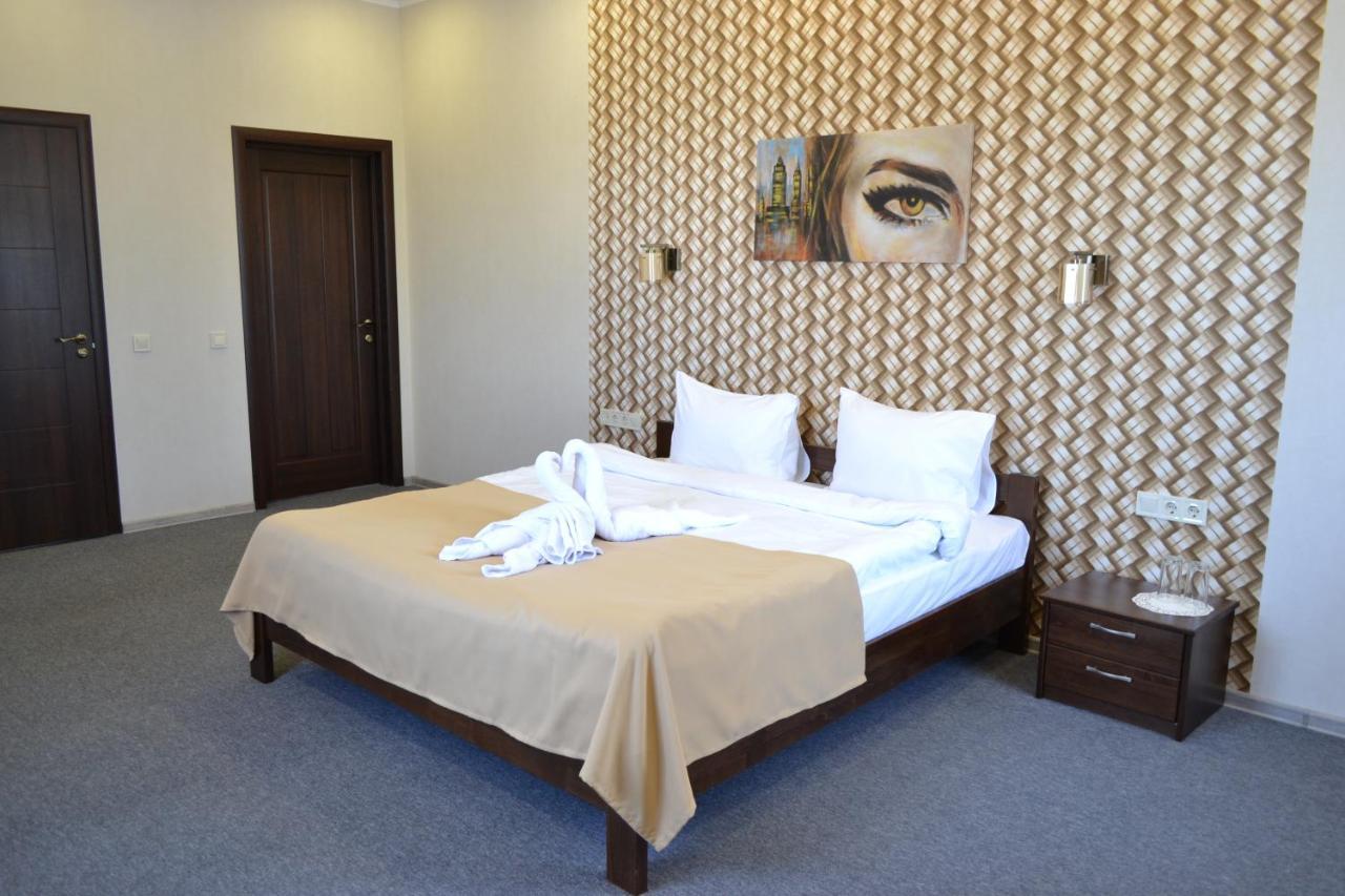 Три Сімки Hotel Vyshhorod Buitenkant foto