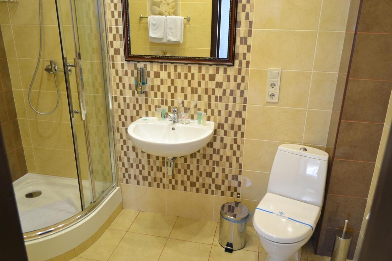 Три Сімки Hotel Vyshhorod Buitenkant foto