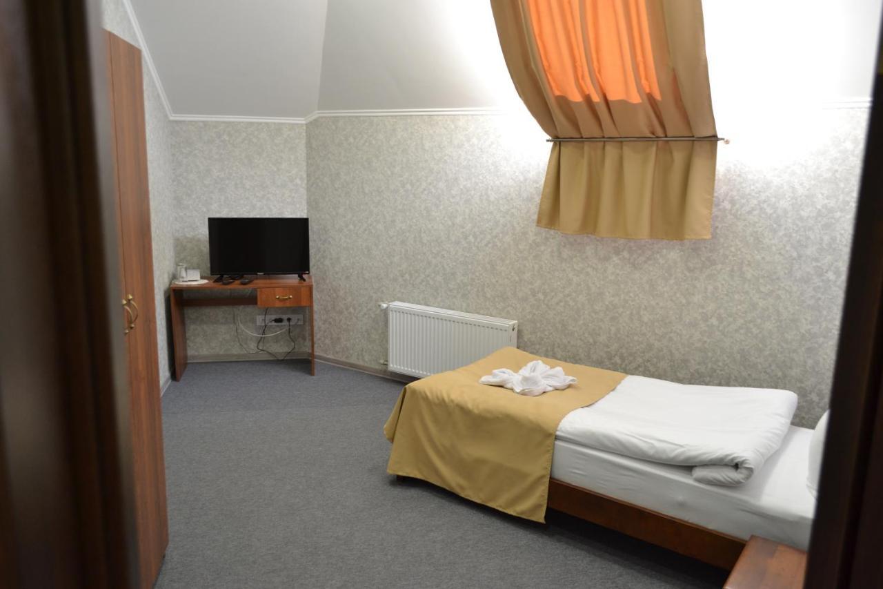 Три Сімки Hotel Vyshhorod Buitenkant foto
