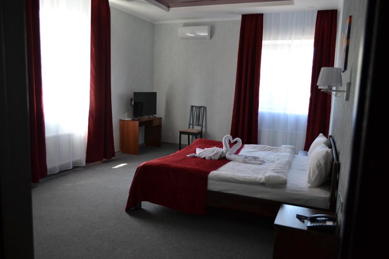 Три Сімки Hotel Vyshhorod Buitenkant foto