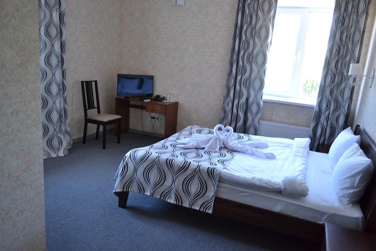 Три Сімки Hotel Vyshhorod Buitenkant foto