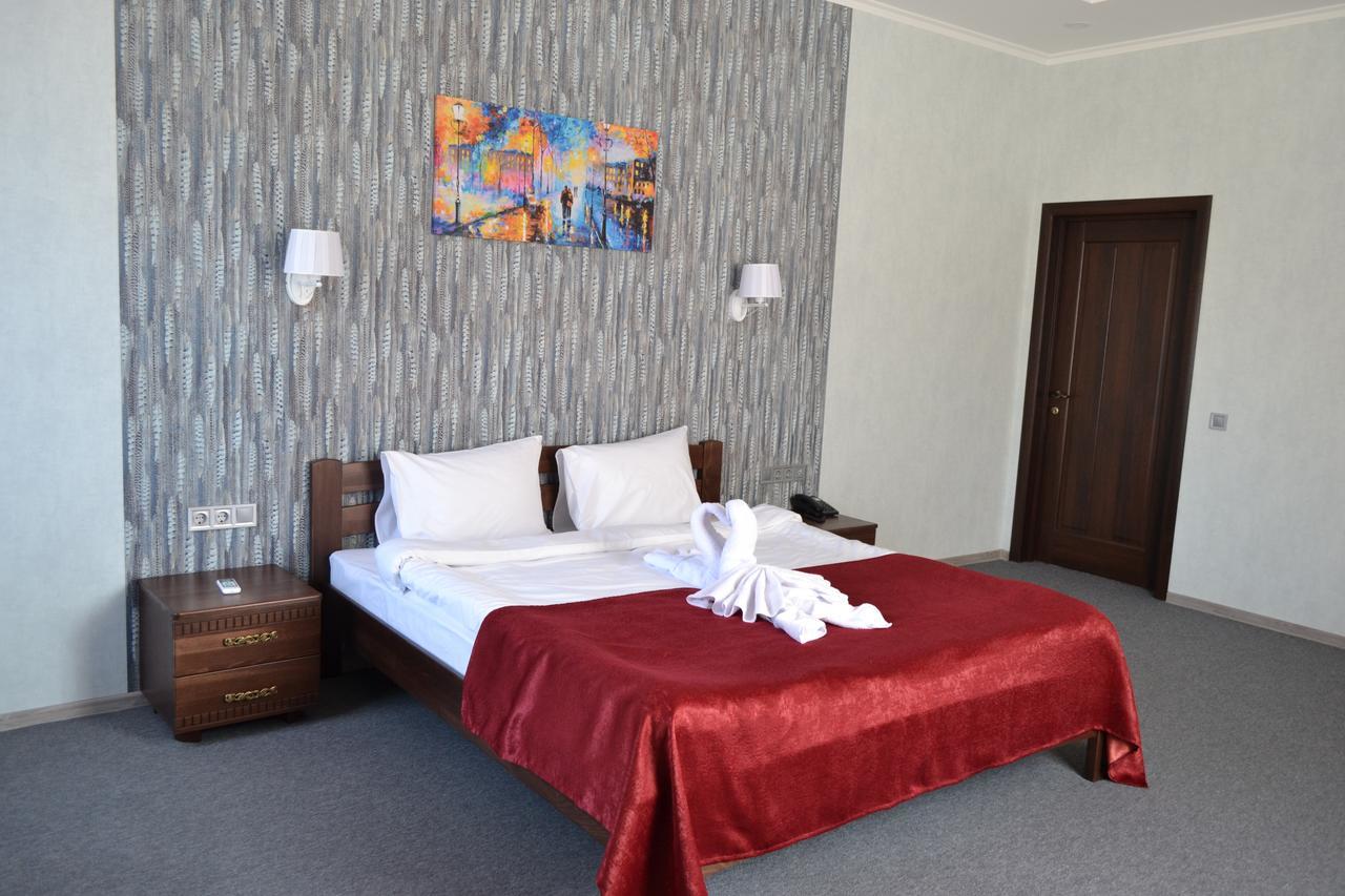 Три Сімки Hotel Vyshhorod Buitenkant foto