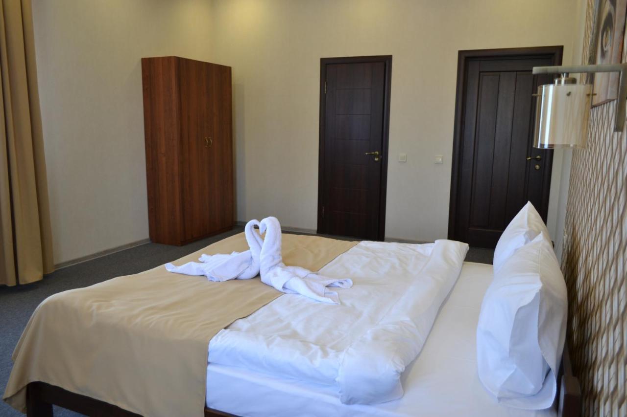 Три Сімки Hotel Vyshhorod Buitenkant foto