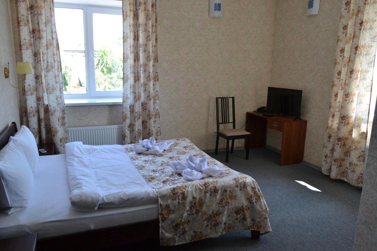 Три Сімки Hotel Vyshhorod Buitenkant foto