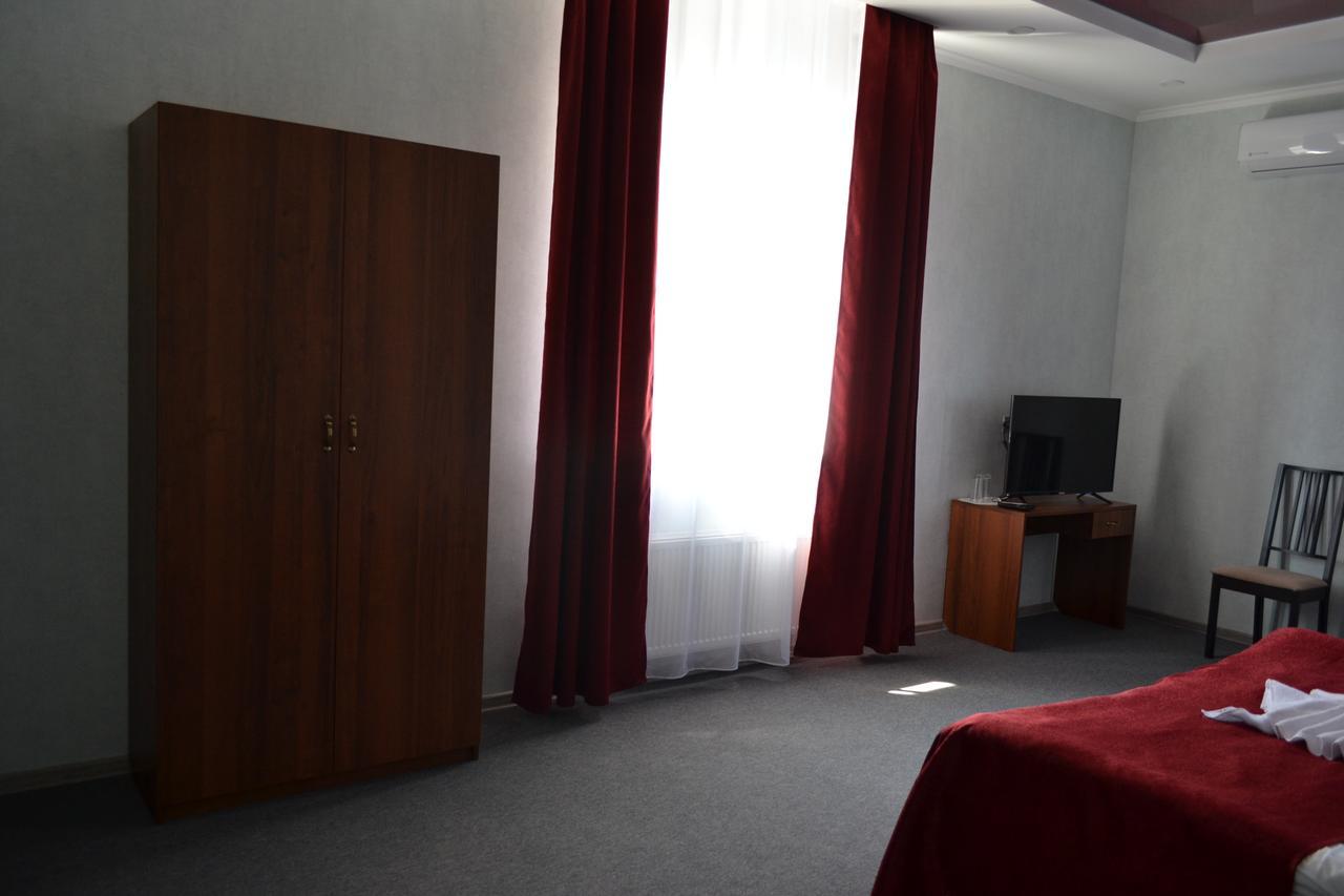 Три Сімки Hotel Vyshhorod Buitenkant foto
