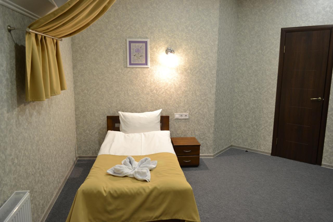 Три Сімки Hotel Vyshhorod Buitenkant foto