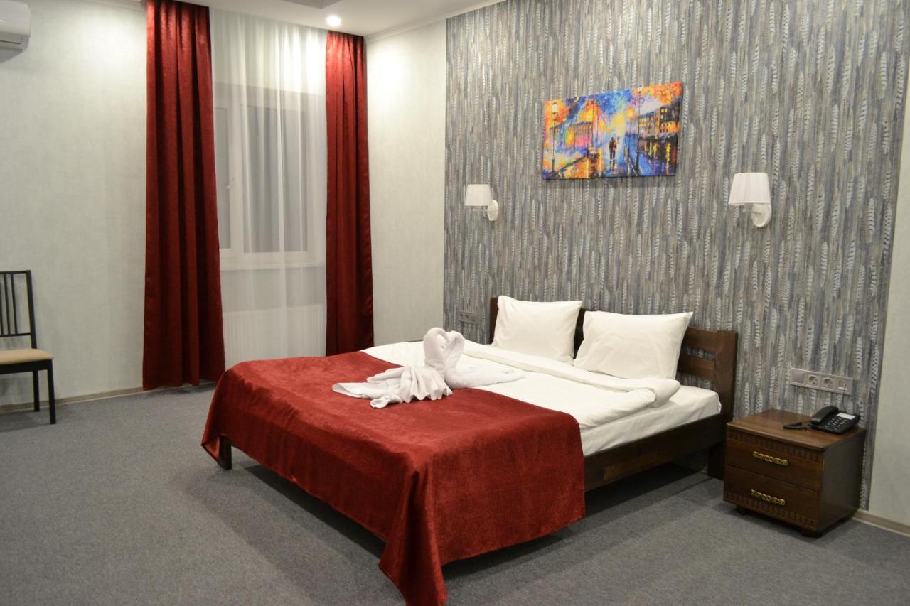 Три Сімки Hotel Vyshhorod Buitenkant foto