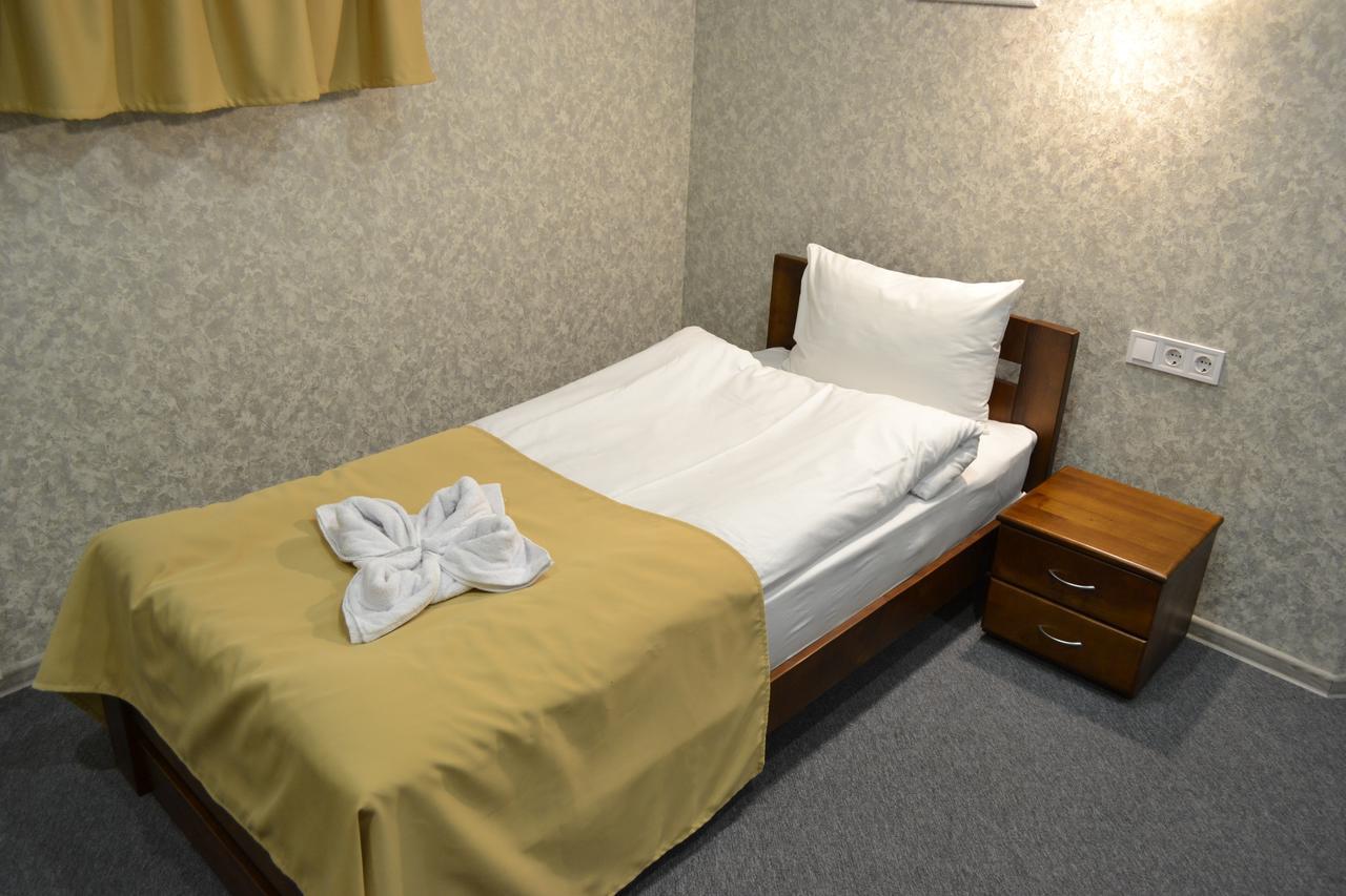 Три Сімки Hotel Vyshhorod Buitenkant foto