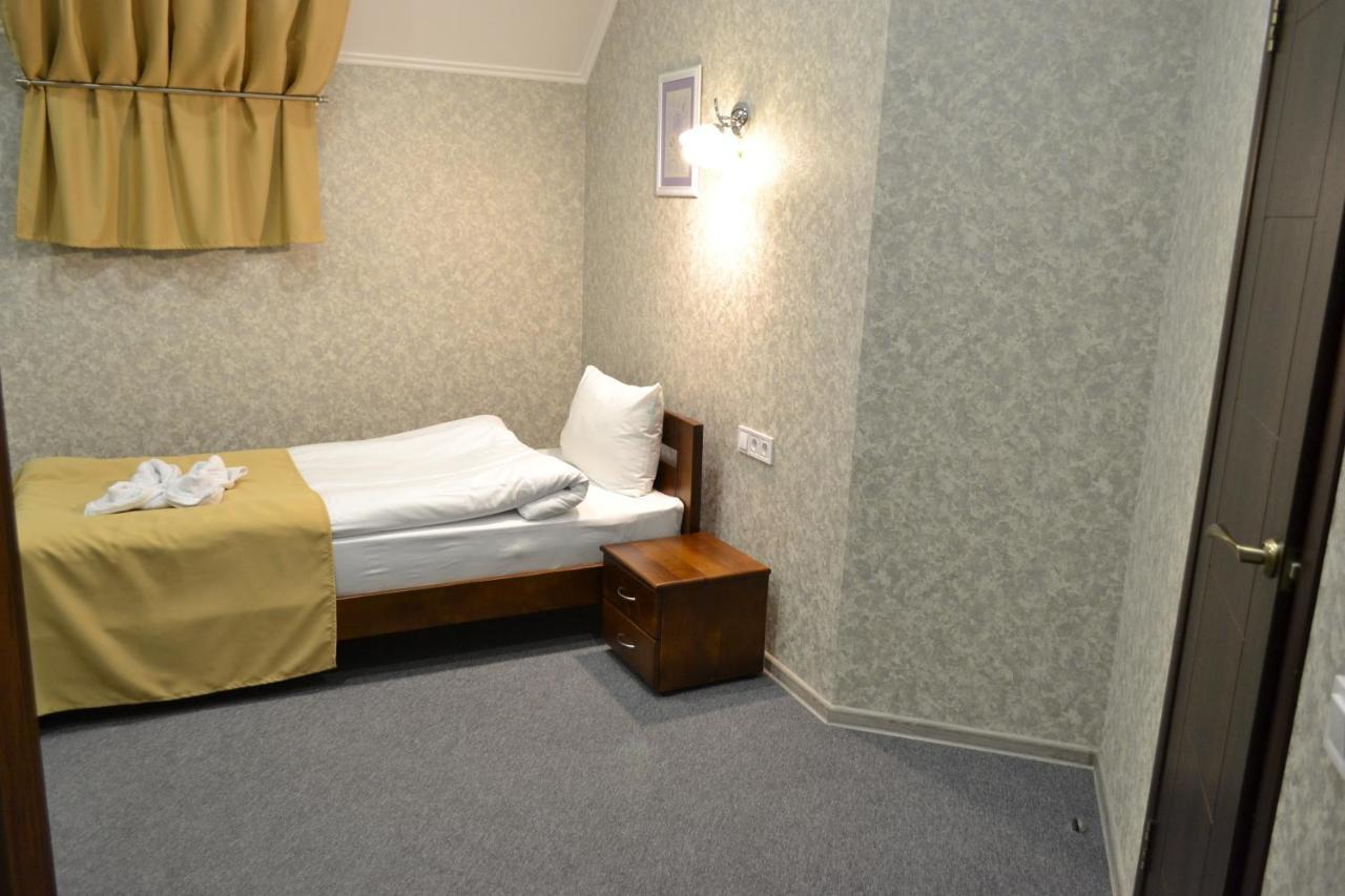 Три Сімки Hotel Vyshhorod Buitenkant foto