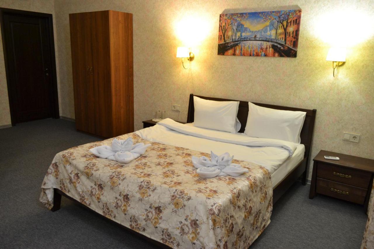 Три Сімки Hotel Vyshhorod Buitenkant foto