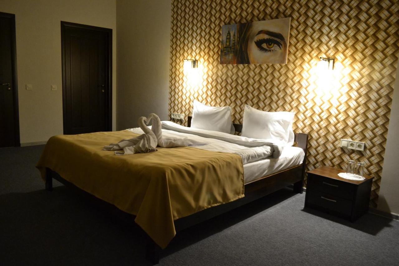 Три Сімки Hotel Vyshhorod Buitenkant foto