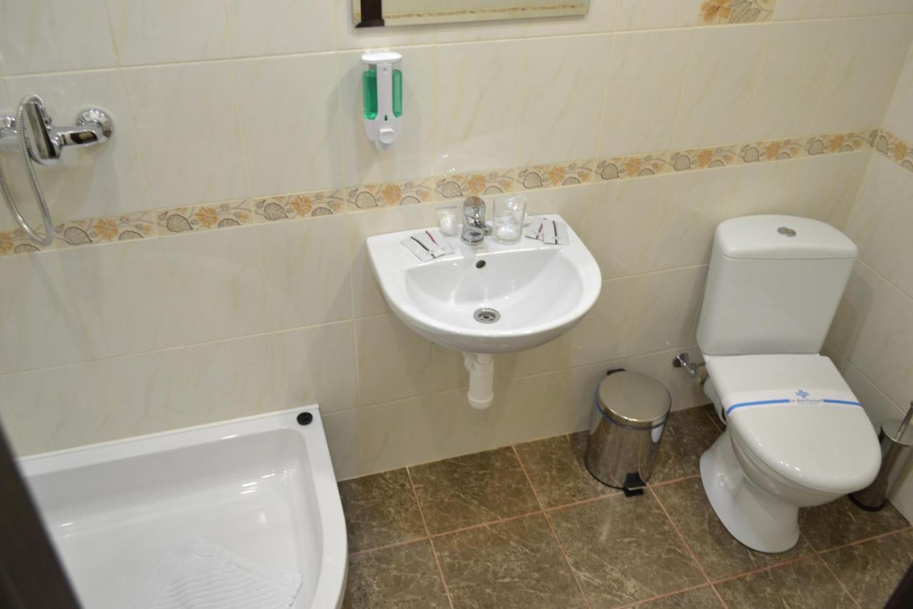 Три Сімки Hotel Vyshhorod Buitenkant foto