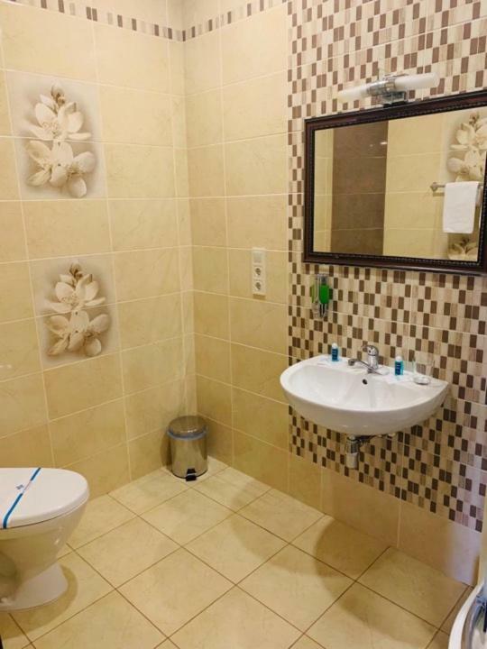 Три Сімки Hotel Vyshhorod Buitenkant foto