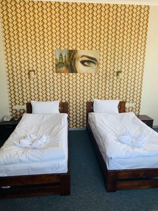 Три Сімки Hotel Vyshhorod Buitenkant foto