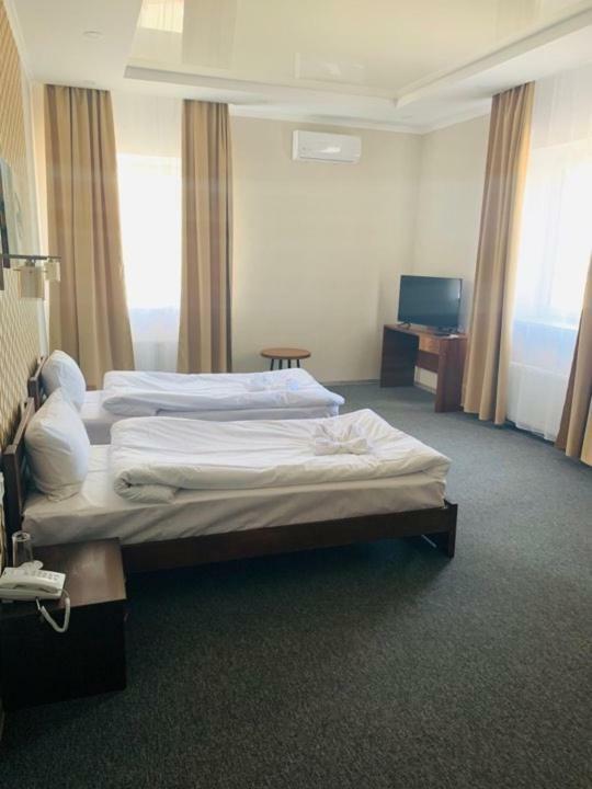 Три Сімки Hotel Vyshhorod Buitenkant foto