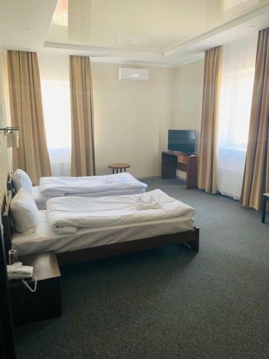 Три Сімки Hotel Vyshhorod Buitenkant foto